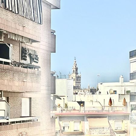 Triana In Hotel 24H Sevilla Bagian luar foto